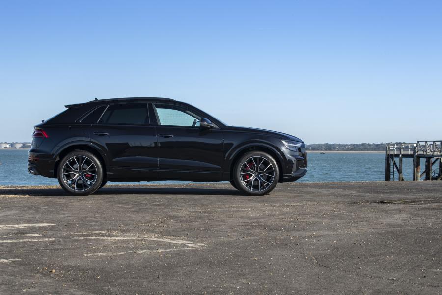  Audi SQ8 TDI 2019 года  (UK) (фото 24 из 40)